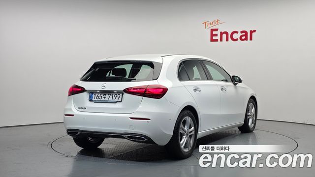 Mercedes-Benz A-Class W177 A220 Hatchback - фото 1