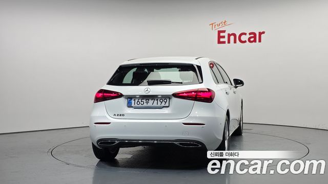 Mercedes-Benz A-Class W177 A220 Hatchback - фото 3