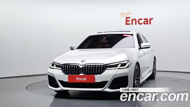 BMW 5-Series G30 520i M Sport - фото 1