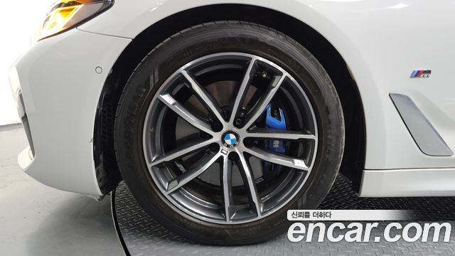 BMW 5-Series G30 520i M Sport - фото 3