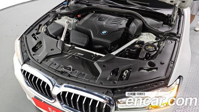 BMW 5-Series G30 520i M Sport - фото 4