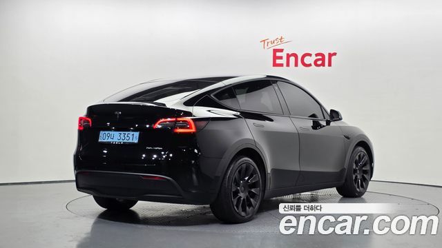 Tesla Model Y Long Range AWD - фото 1