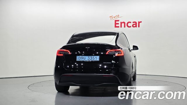 Tesla Model Y Long Range AWD - фото 3