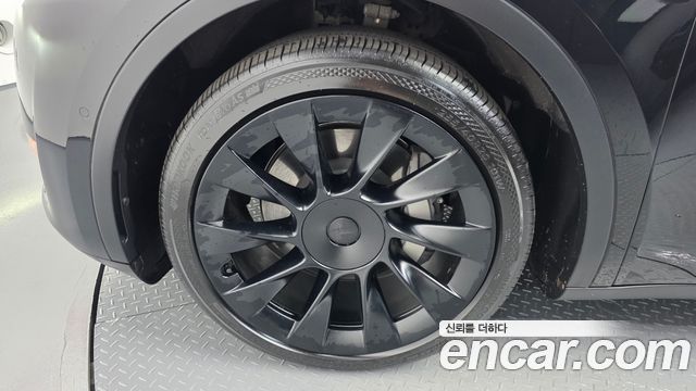 Tesla Model Y Long Range AWD - фото 4