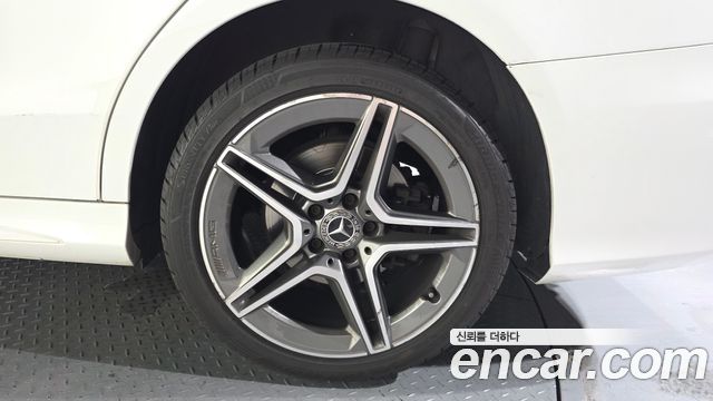 Mercedes-Benz C-Class W205 C220 d 4MATIC AMG Line - фото 4