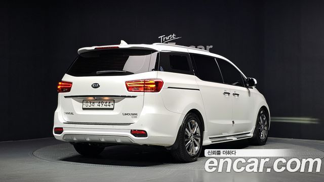 Kia Carnival Новый Gasoline 7-Seater Limousine President - фото 1