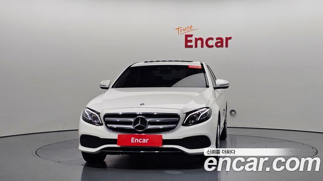 Mercedes-Benz E-Class W213 E220d Avantgarde - фото 1