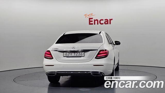 Mercedes-Benz E-Class W213 E220d Avantgarde - фото 2