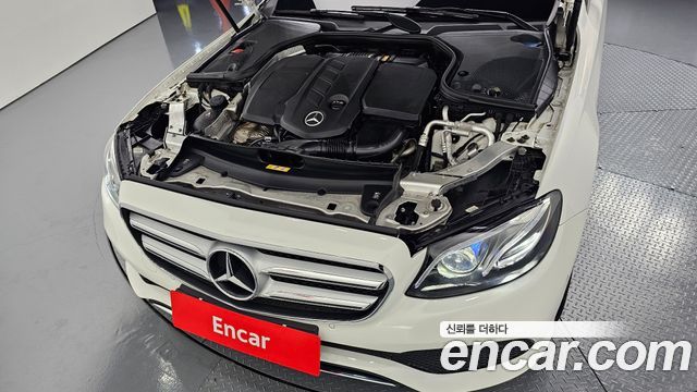 Mercedes-Benz E-Class W213 E220d Avantgarde - фото 4