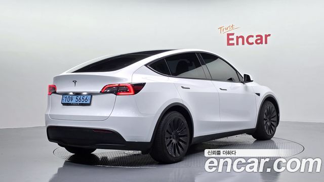 Tesla Model Y RWD - фото 1