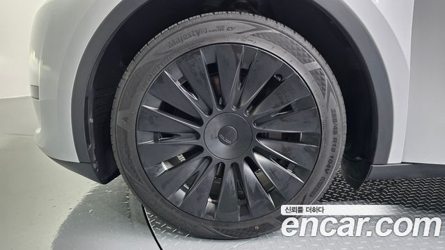 Tesla Model Y RWD - фото 4