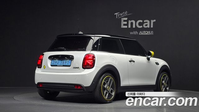 Mini Cooper SE Electric 3rd - фото 1