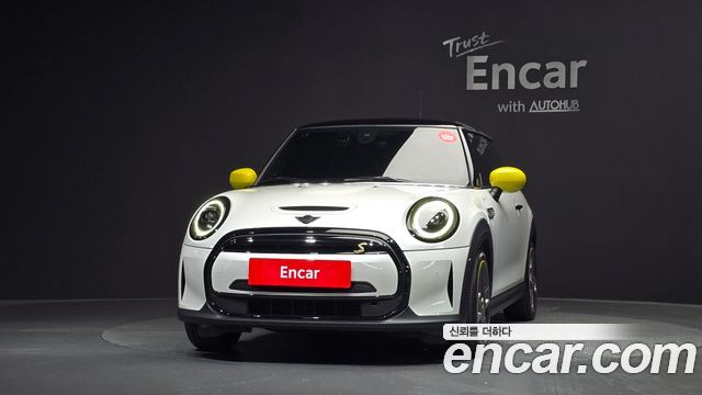 Mini Cooper SE Electric 3rd - фото 2
