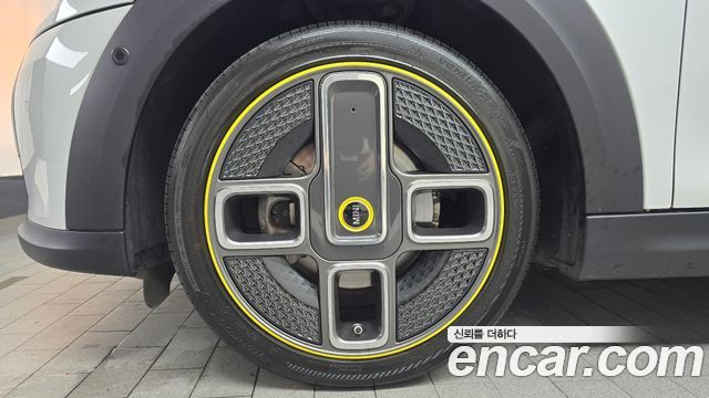 Mini Cooper SE Electric 3rd - фото 4