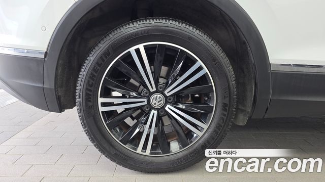 Volkswagen Tiguan 2-го поколения 2.0 TDI Prestige - фото 4
