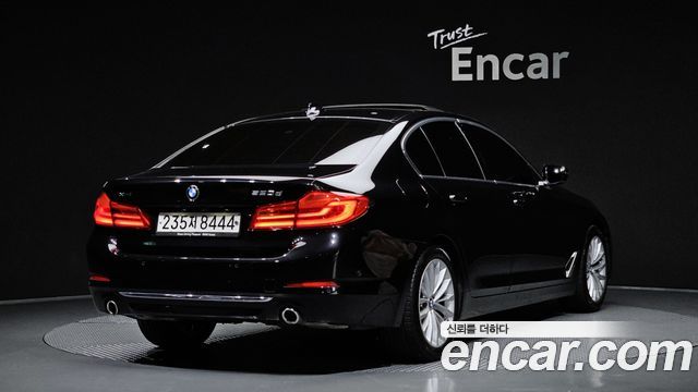 BMW 5-Series G30 520d Luxury Plus - фото 1