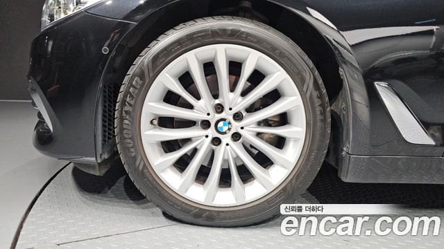 BMW 5-Series G30 520d Luxury Plus - фото 4