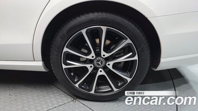 Mercedes-Benz E-Class W213 E250 Avantgarde - фото 4