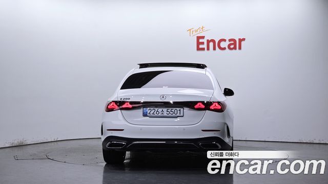 Mercedes-Benz E-Class W214 E200 AMG Line - фото 2