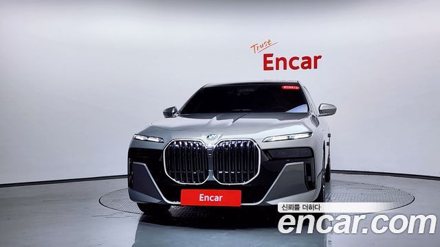 BMW 7-Series G70 740i xDrive M Sport - фото 1