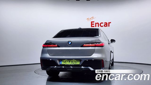 BMW 7-Series G70 740i xDrive M Sport - фото 2