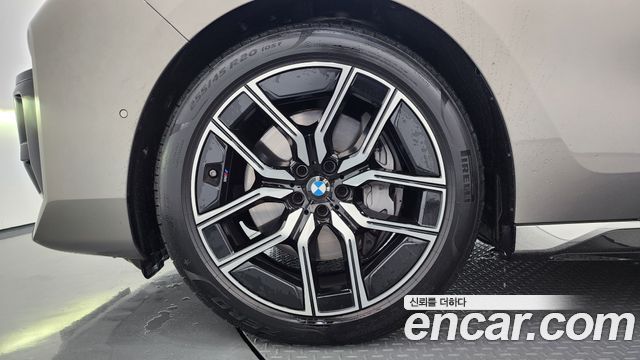 BMW 7-Series G70 740i xDrive M Sport - фото 3