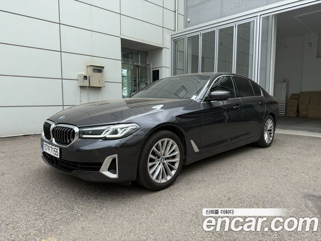 BMW 5-Series G30 530i xDrive Luxury - фото 0