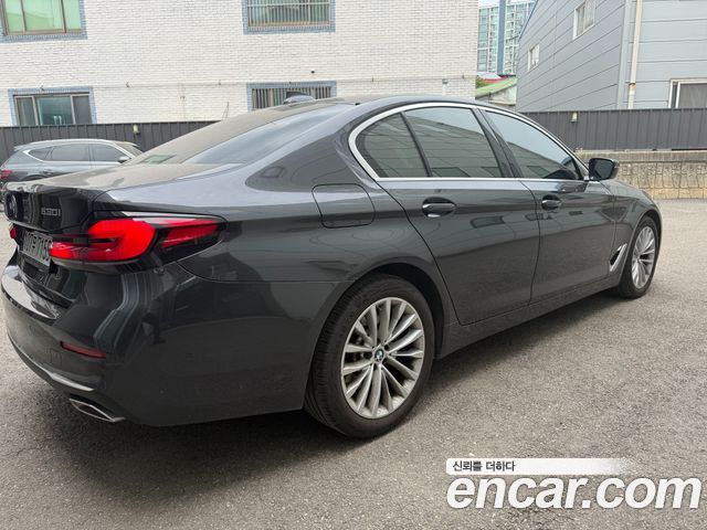 BMW 5-Series G30 530i xDrive Luxury - фото 1