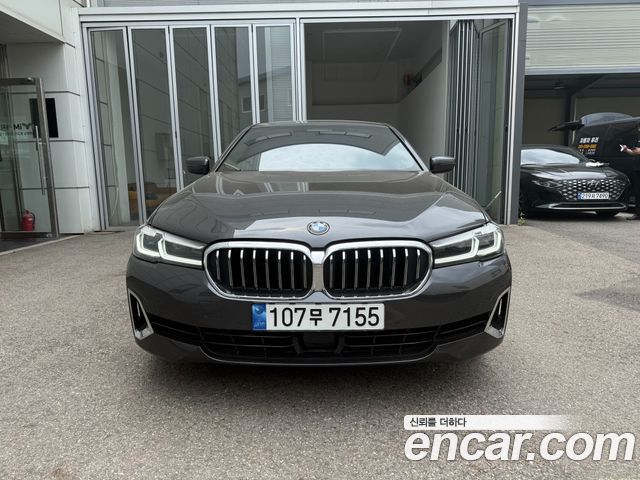 BMW 5-Series G30 530i xDrive Luxury - фото 2