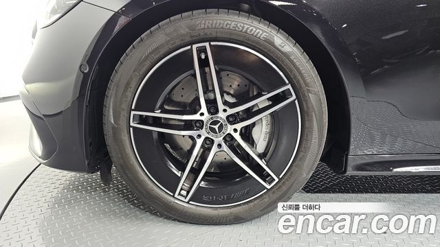 Mercedes-Benz E-Class W214 E300 4MATIC AMG Line - фото 4