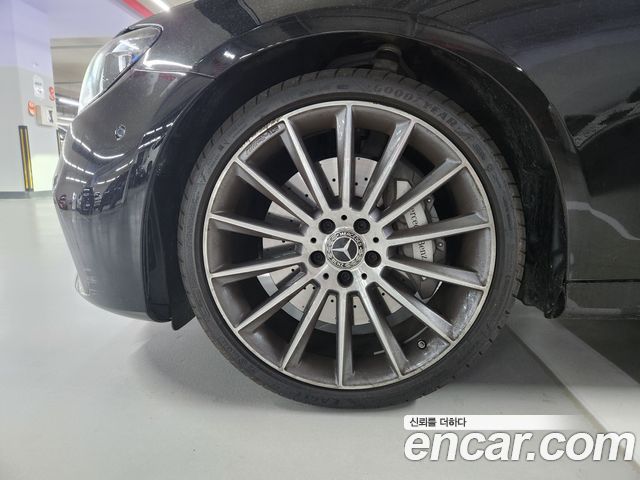Mercedes-Benz E-Class W213 E350 4MATIC AMG Line - фото 4