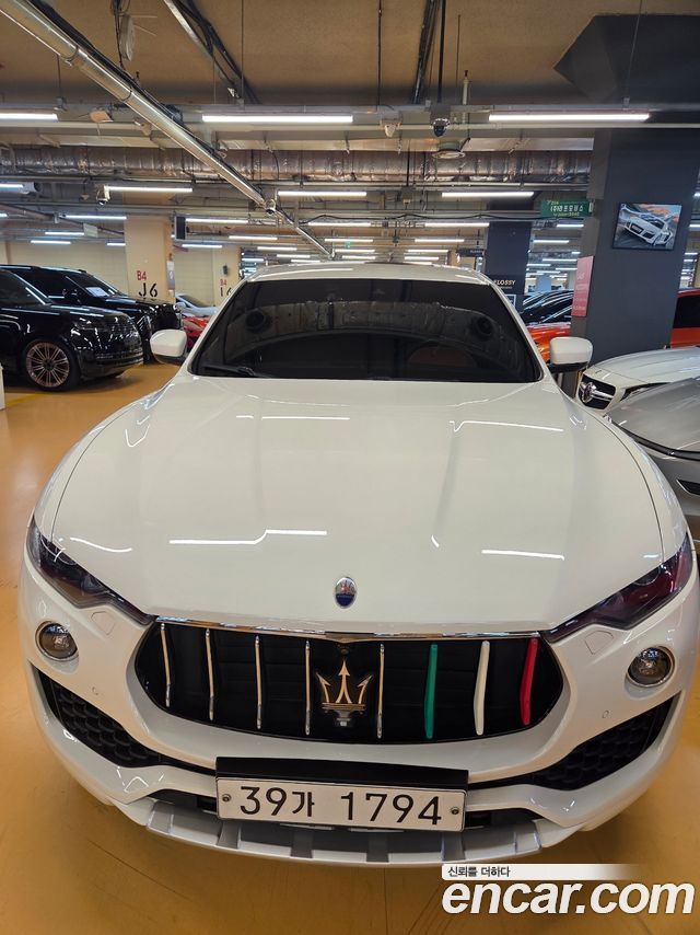 Maserati Levante 3.0 S AWD GranLusso - фото 0
