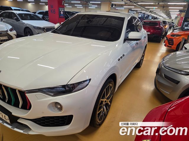 Maserati Levante 3.0 S AWD GranLusso - фото 2