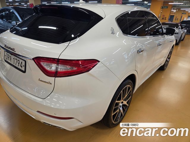 Maserati Levante 3.0 S AWD GranLusso - фото 4
