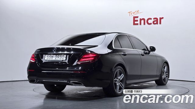 Mercedes-Benz E-Class W213 E300 AMG Line - фото 1
