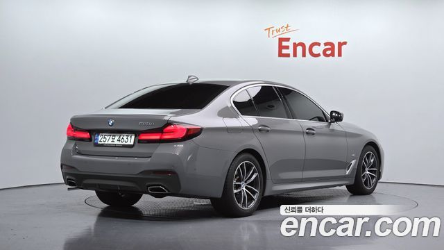 BMW 5-Series G30 523d M Sport - фото 1