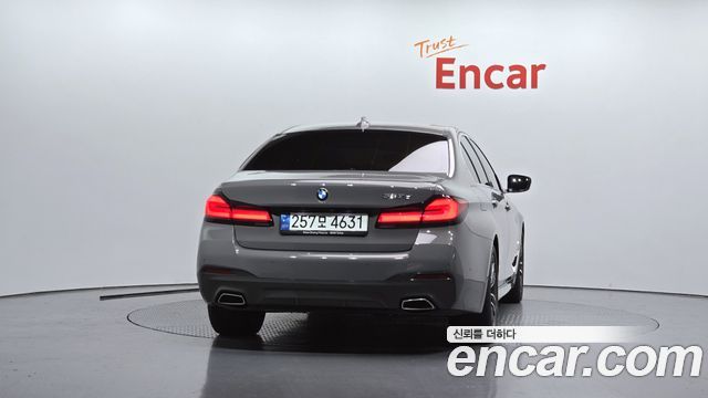 BMW 5-Series G30 523d M Sport - фото 3