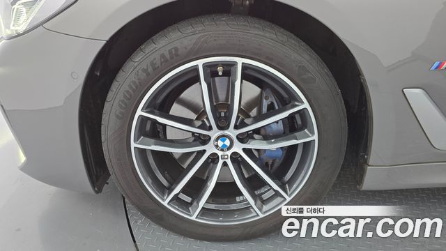BMW 5-Series G30 523d M Sport - фото 4