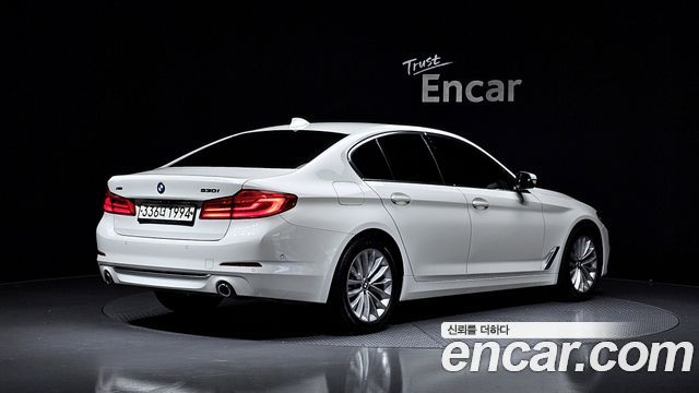 BMW 5-Series G30 530i xDrive Luxury Plus - фото 0