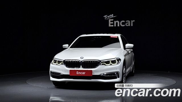 BMW 5-Series G30 530i xDrive Luxury Plus - фото 1