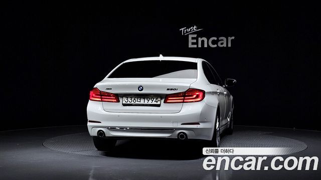 BMW 5-Series G30 530i xDrive Luxury Plus - фото 2