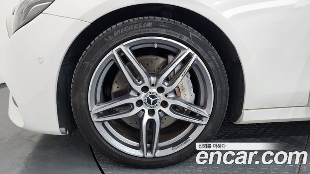 Mercedes-Benz E-Class W213 E300 AMG Line - фото 4
