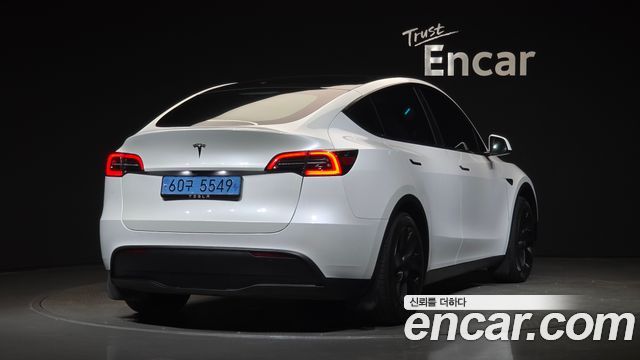 Tesla Model Y RWD - фото 1