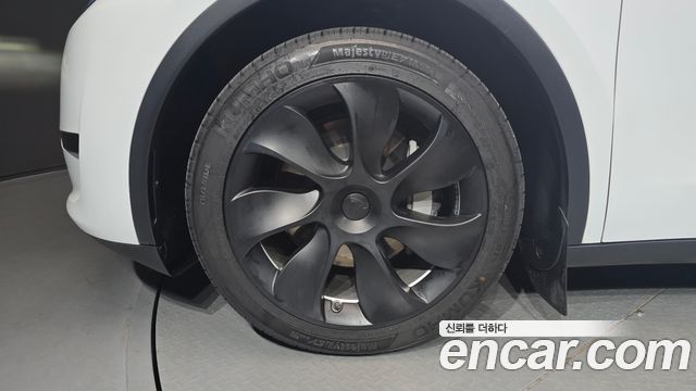 Tesla Model Y RWD - фото 4