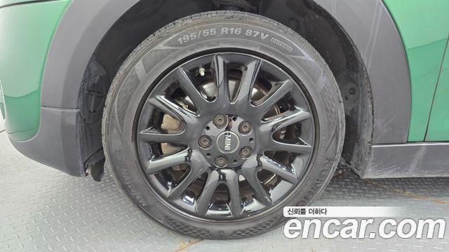 Mini Cooper 5Door Standard 3rd - фото 4