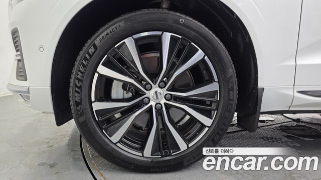 Volvo XC60 2-го поколения B6 Ultra Bright - фото 4