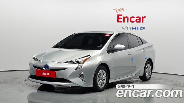 Toyota Prius 4-го поколения 1.8 E - фото 0