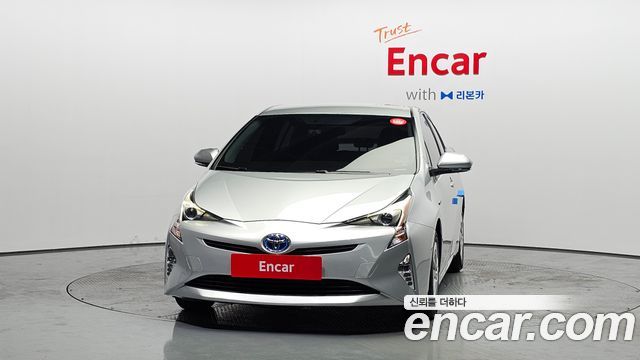 Toyota Prius 4-го поколения 1.8 E - фото 2
