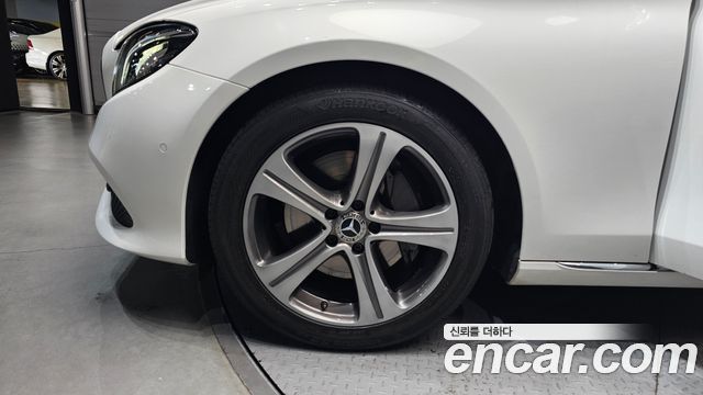 Mercedes-Benz E-Class W213 E300 Avantgarde - фото 4