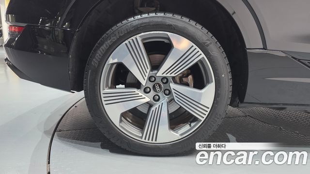 Audi e-tron 55 Quattro Sportback - фото 3